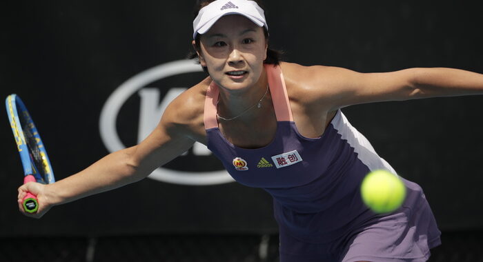 Tennis, la Peng appare in immagini evento pubblico a Pechino