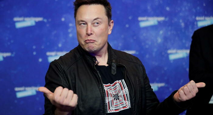 Tesla giù in Borsa, per Twitter Musk deve vendere 10% quota