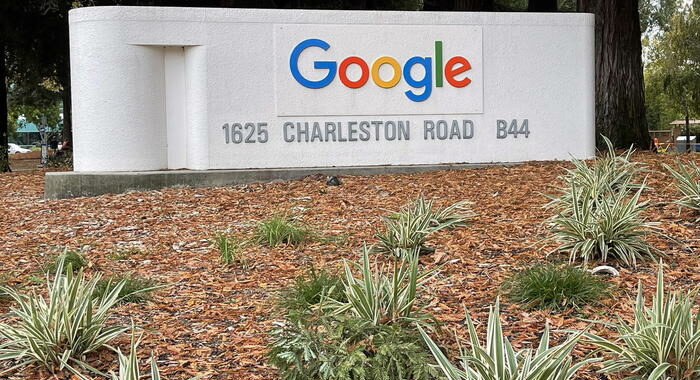 Tribunale Ue conferma multa Ue a Google, paghi 2,42 mld