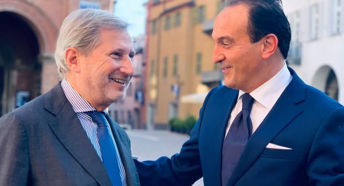 Ue: commissario Hahn in visita in Piemonte