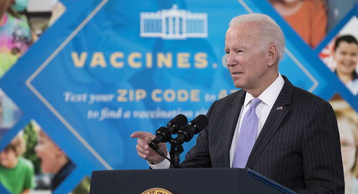 Un positivo al Covid fra chi ha viaggiato in Ue con Biden