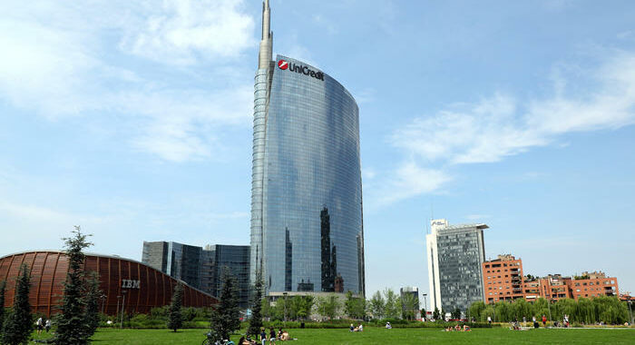 Unicredit: cede l’intera partecipazione turca YapÕ a Koc