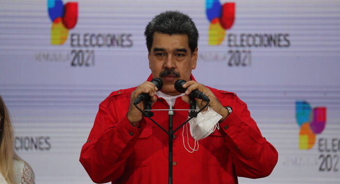Venezuela, Maduro: osservatori Ue venuti a spiare le elezioni