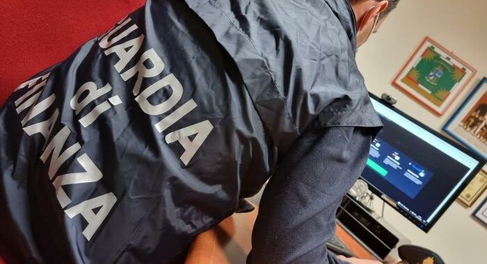 Abusivismo finanziario in valute virtuali, oscurati siti web
