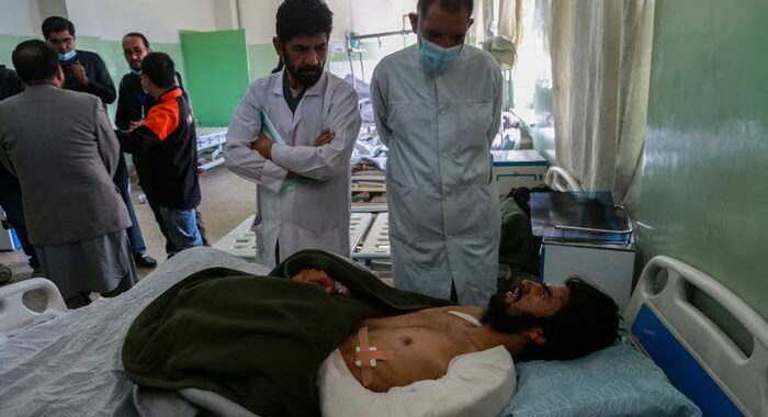 Afghanistan: Sanità al collasso dopo le sanzioni ai talebani
