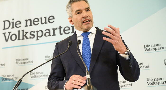 Austria: ha giurato il cancelliere Nehammer