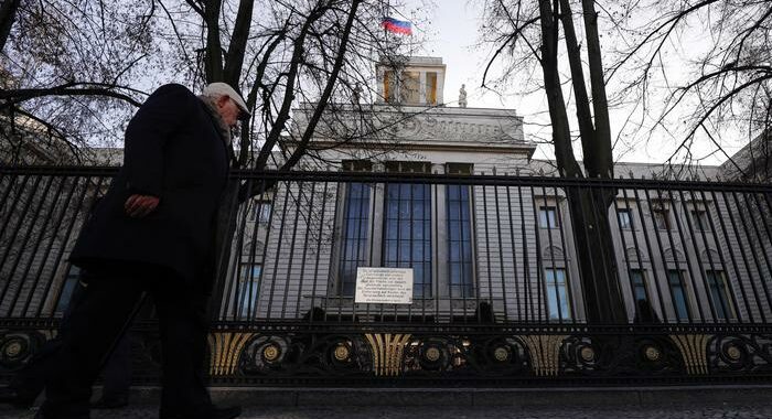 Berlino espelle 2 diplomatici russi e convoca ambasciatore