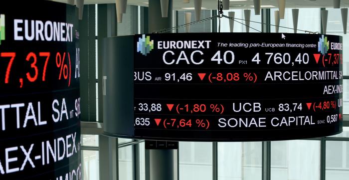 Borsa: Europa supera paura Omicron, Parigi chiude a +2,39%