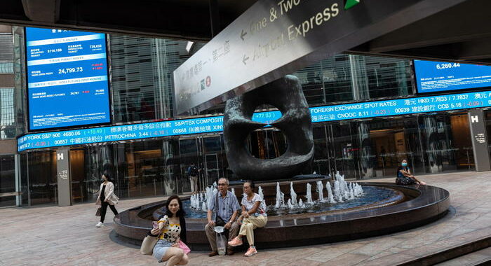Borsa: Hong Kong apre a +0,06%, Kaisa ferma contrattazioni