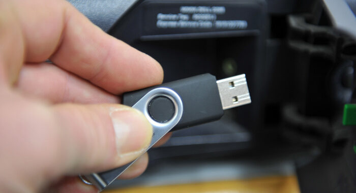 Chiavetta Usb che si autodustrugge, come Mission Impossible