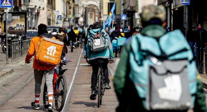 Commissione Ue lancia le nuove norme a tutela dei rider