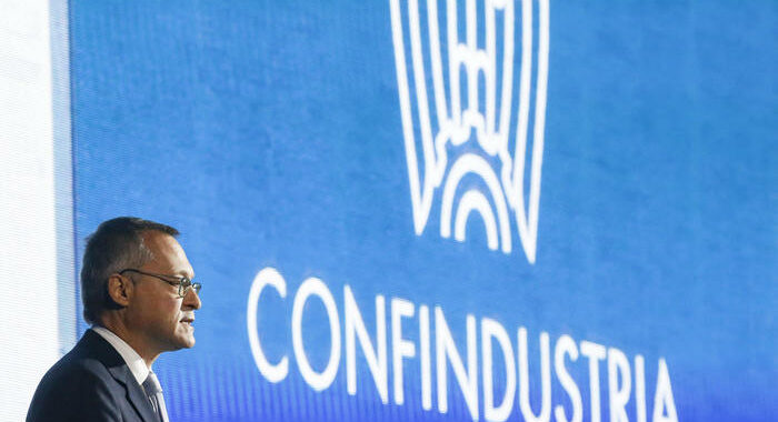Confindustria avverte: Crescono i rischi per la risalita del Pil