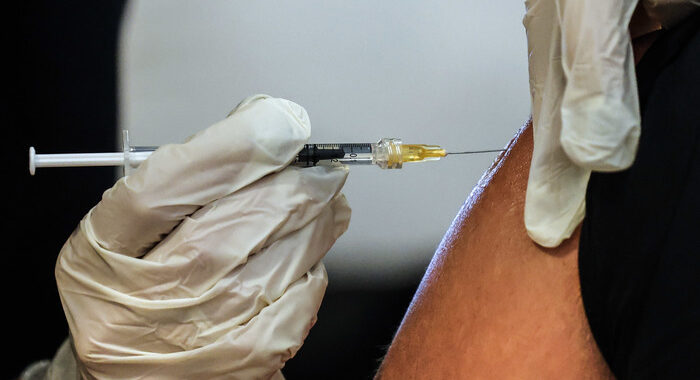 Consiglio Stato,medici curano,non possono rifiutare vaccino