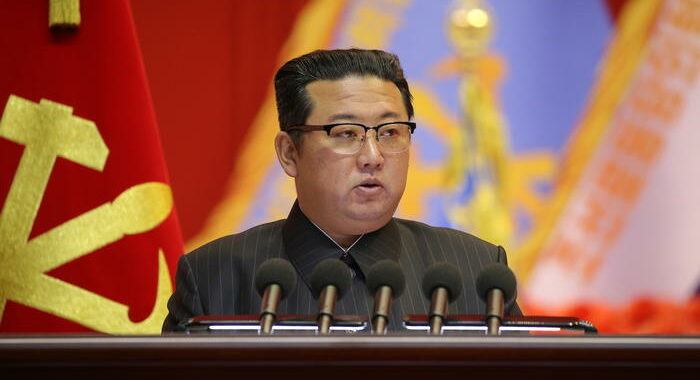 Corea Nord: Kim commemora il padre a 10 anni dalla morte