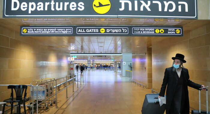 Covid: Israele si appresta a rivedere restrizioni ai viaggi