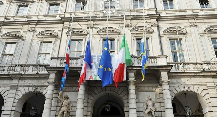 Crollo gru: Torino in lutto per i funerali delle tre vittime