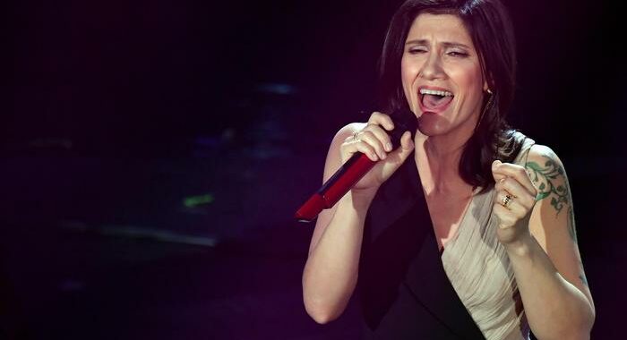 Elisa non sarà in studio a Sanremo Giovani, ha preso il covid