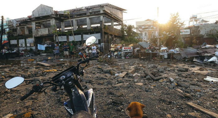 Filippine: tifone Rai, bilancio vittime sale a 375
