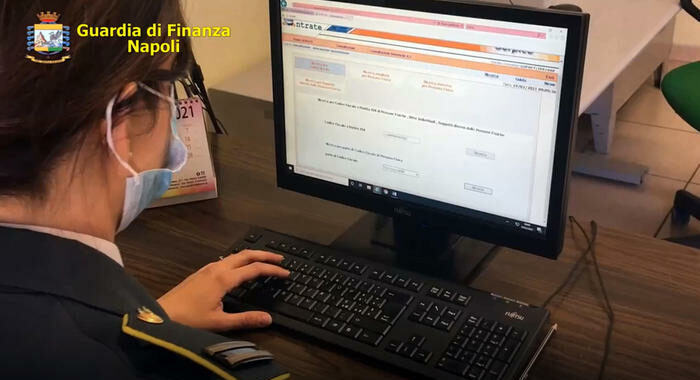 Fisco:operazioni inesistenti, 5 misure, sequestri per 31 mln