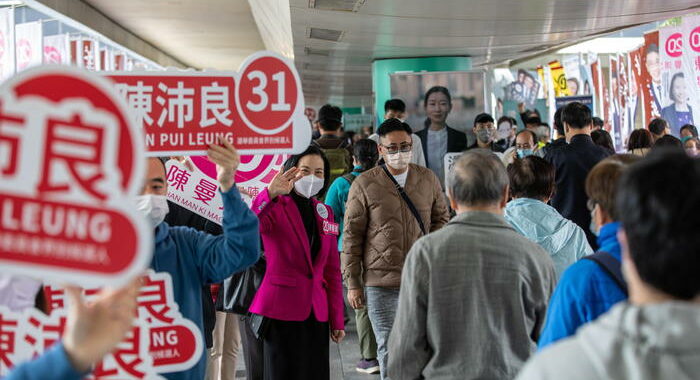 Hong Kong: affluenza al voto dei ‘patrioti’ crolla al 30,2%