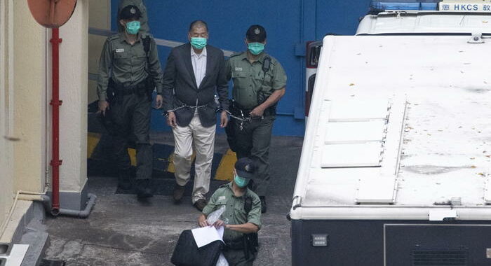 Hong Kong:a Jimmy Lai 13 mesi carcere per veglia Tienanmen