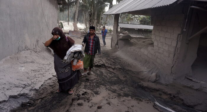 Indonesia: eruzione Semeru, il bilancio sale a 13 morti