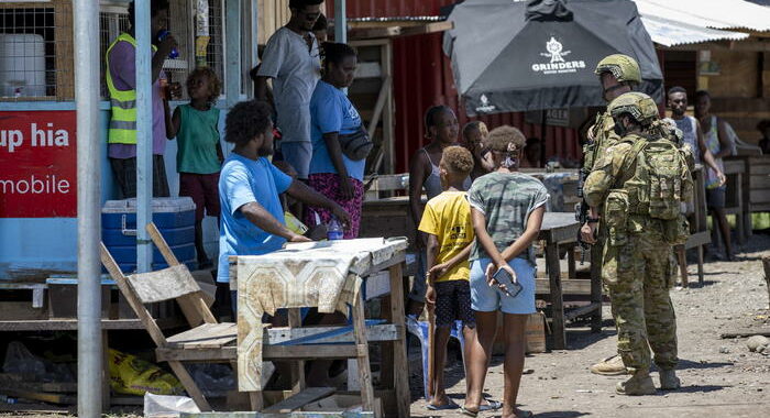 Isole Salomone: il premier supera la sfiducia