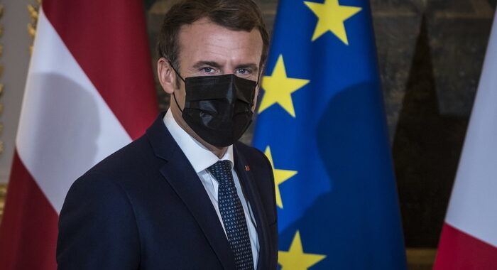 Macron, aerei ed elicotteri a Emirati per nostra sicurezza