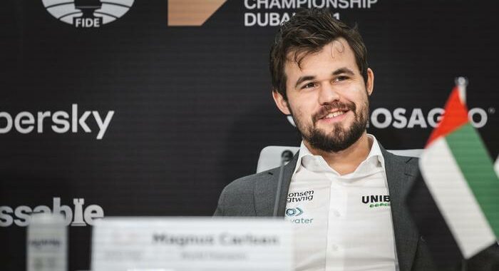 Magnus Carlsen ancora re degli scacchi,quinto titolo a Dubai