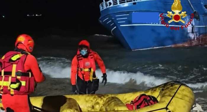 ++ Maltempo: 2 pescherecci naufragano davanti a coste Sardegna +