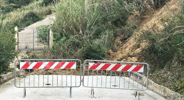 Maltempo in Sicilia, strade allagate frane e crolli
