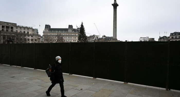 Omicron, Londra cancella i festeggiamenti di Capodanno