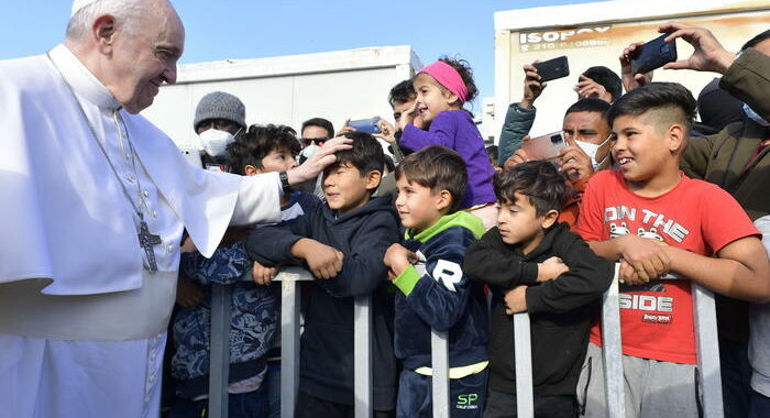 Papa: chiude viaggio a Cipro e in Grecia,oggi rientra a Roma