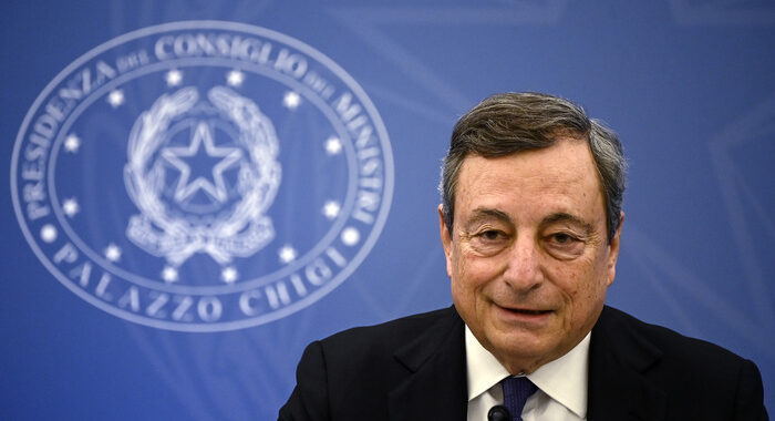 Ricerca: 70% vuole Draghi a Chigi, il 12% al Quirinale