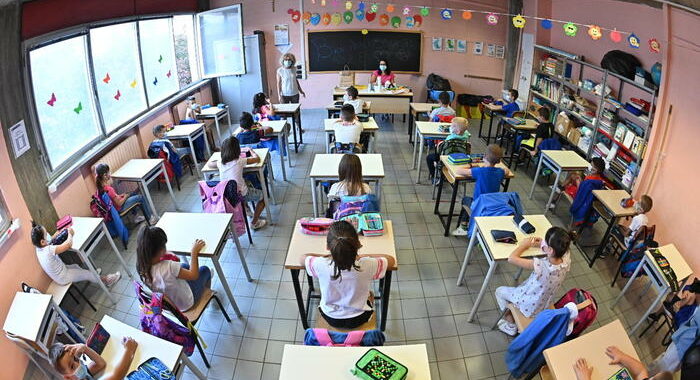 Scuola: Draghi, non allungheremo calendario vacanze