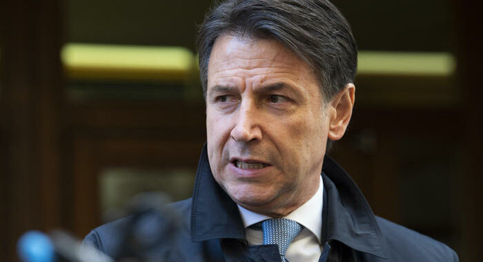 Vaccini: Conte, non penso ci siano estremi per obbligo
