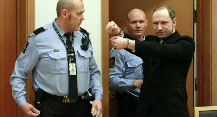A 10 anni dalla strage, Breivik chiede libertà condizionale