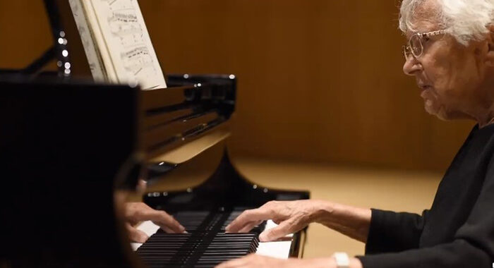 A 97 anni incide nuovo album, pianista che fu enfant prodige