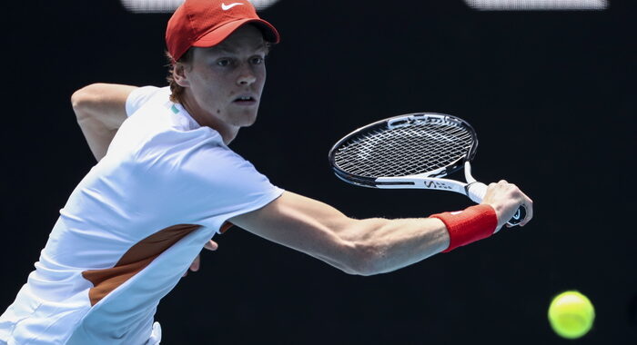 Australian Open, Sinner accede al secondo turno