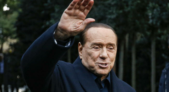 Berlusconi sente Mattarella, sostegno FI per sua rielezione