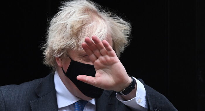 Boris Johnson ammette colpe sui party e si scusa