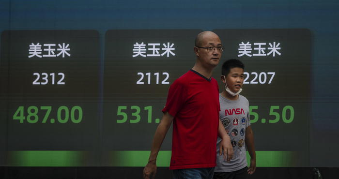 Borsa: Shanghai apre a +0,40%, Shenzhen a +0,79%