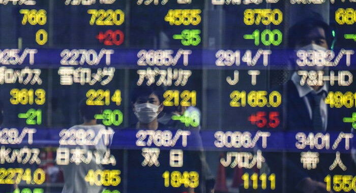 Borsa: tonfo in Asia con Tokyo, timori su possibile stretta Fed