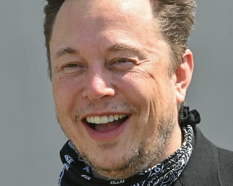 Bufera su Elon Musk per showroom Tesla nello Xinjiang