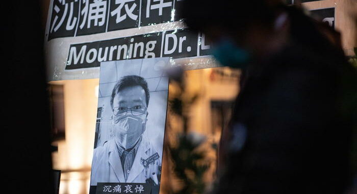Covid: social cinesi ricordano medico che lo rivelò al mondo