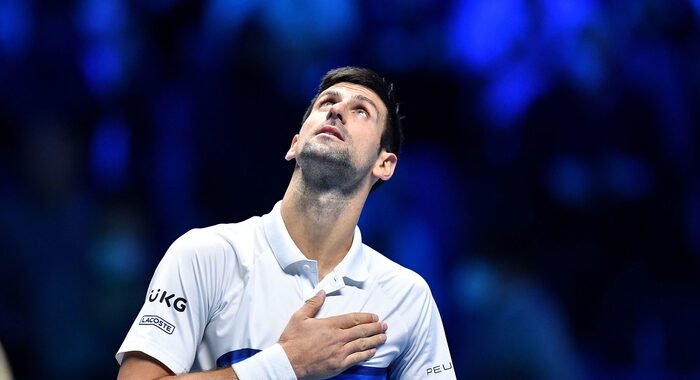 Djokovic atterrato a Dubai dopo l’espulsione dall’Australia