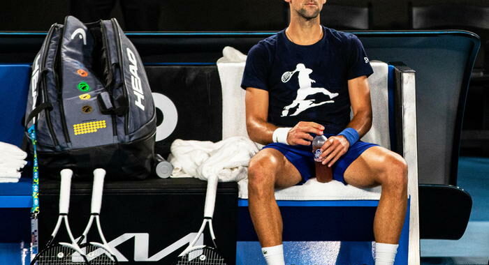 Djokovic: l’Australia ne chiede il fermo da domani mattina