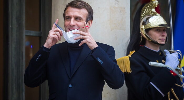 Francia: presidenziali, Macron nettamente in testa 1/o turno