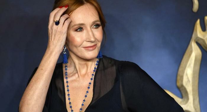 Gb: polemiche su trans, scuola ritira onore a J.K. Rowling