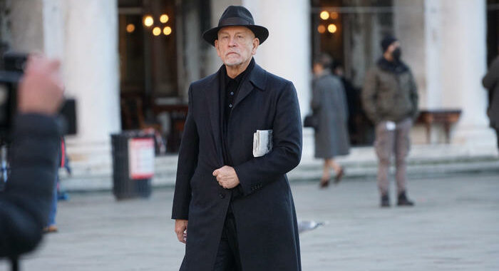 Green pass scaduto, Malkovich respinto dall’Hotel Danieli